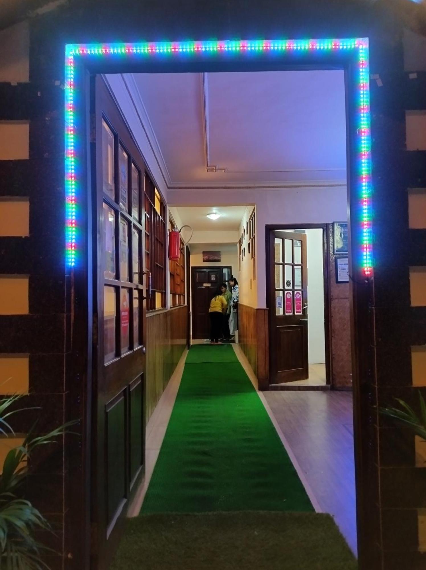 Bamboo Grove Hotel Gangtok Exterior photo